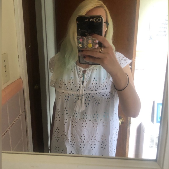 Pretty eyelet white top never worn NWOT - Picture 4 of 5